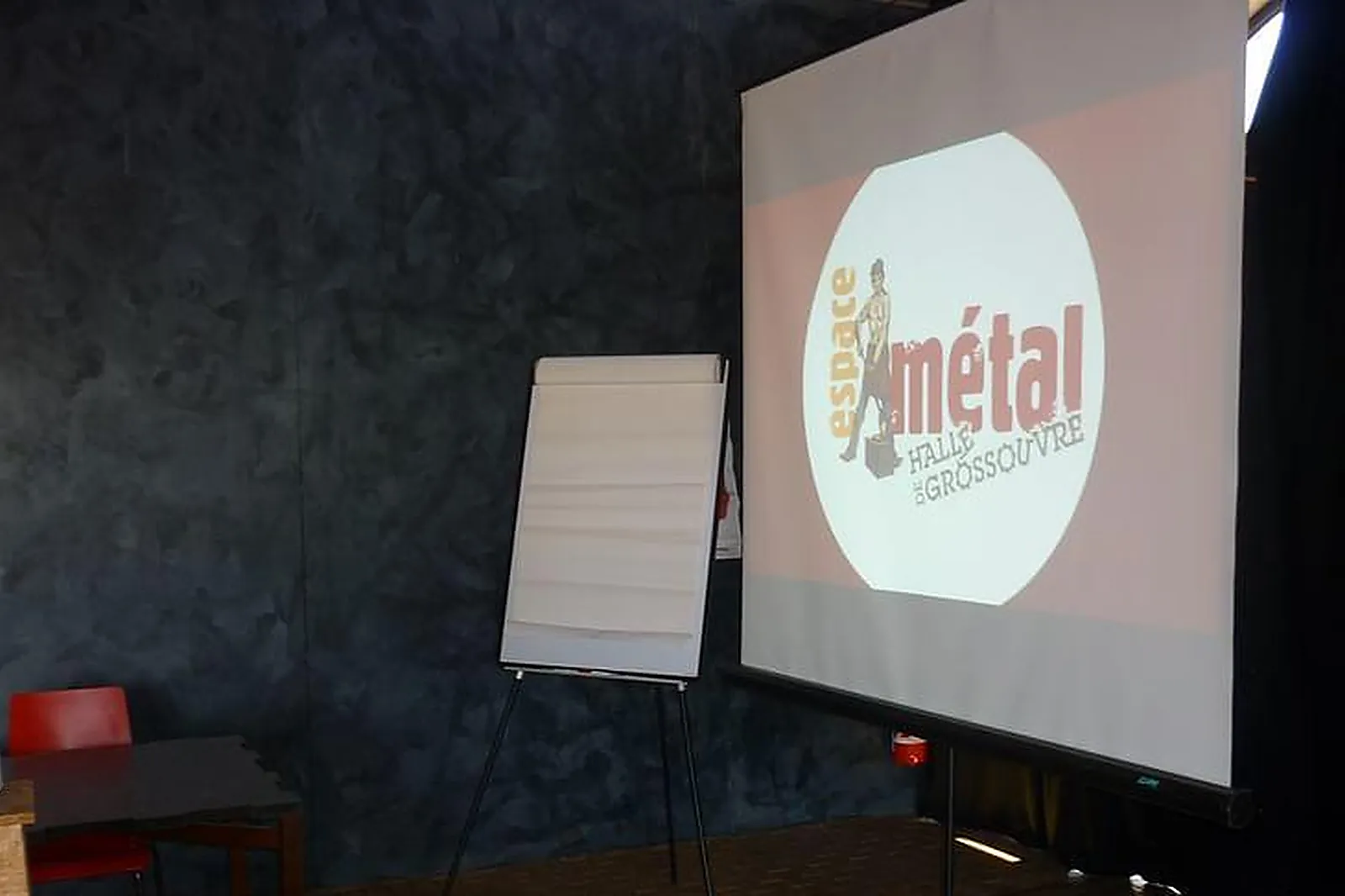 Lieux événementiels, LA HALLE DE GROSSOUVRE