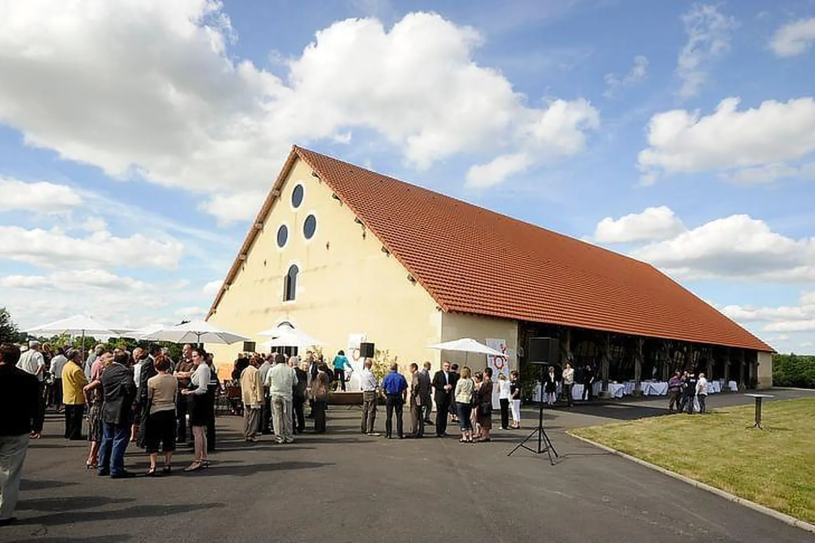 Lieux événementiels, LA HALLE DE GROSSOUVRE