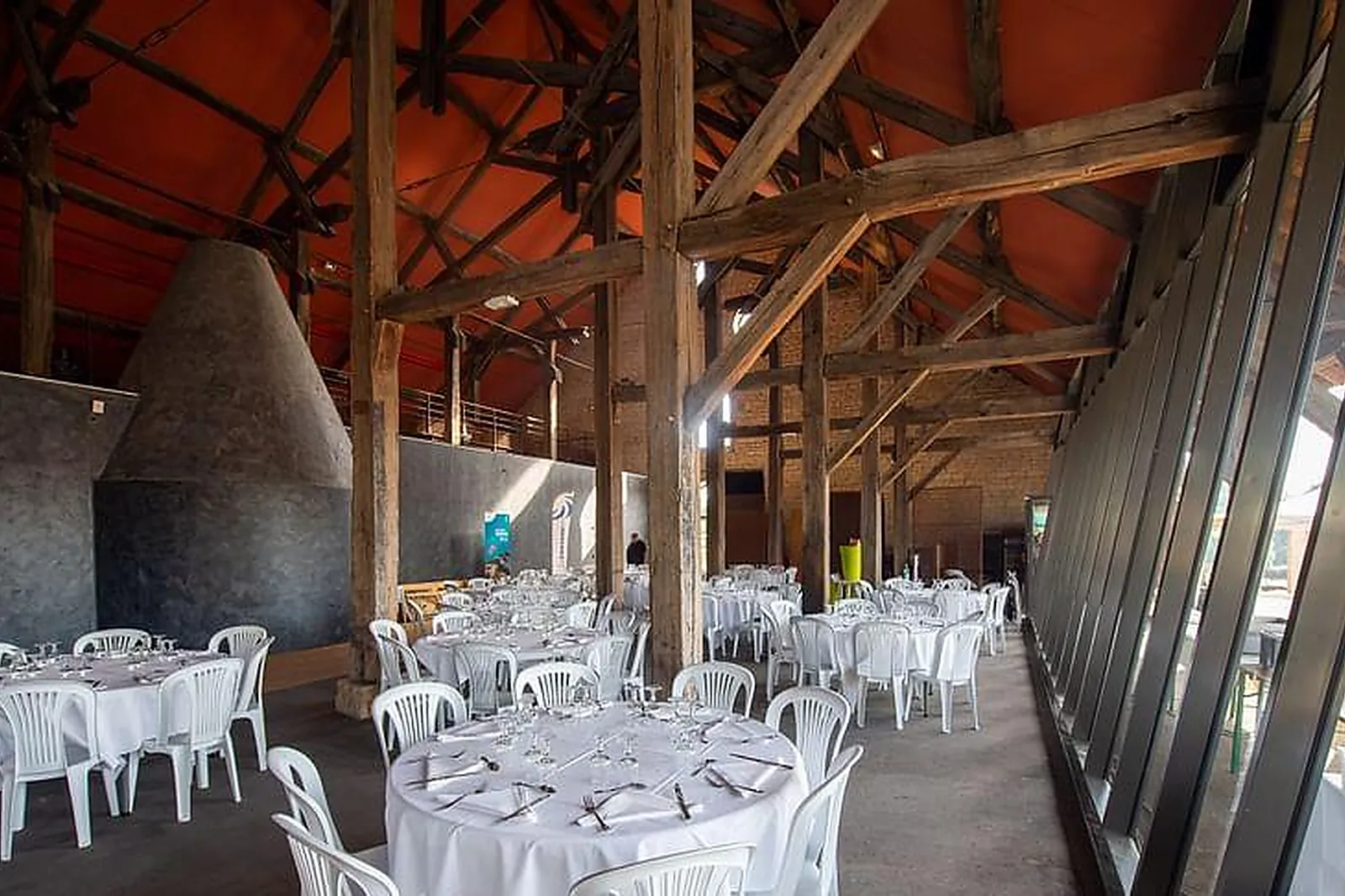 Lieux événementiels, LA HALLE DE GROSSOUVRE