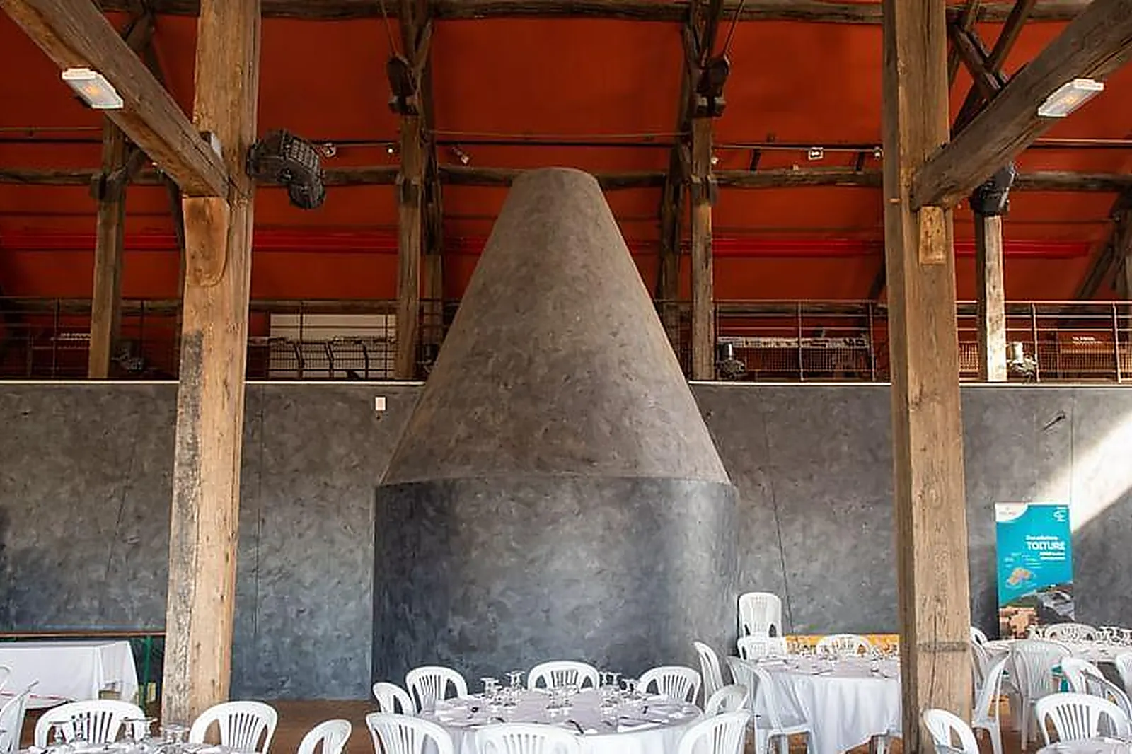 Lieux événementiels, LA HALLE DE GROSSOUVRE