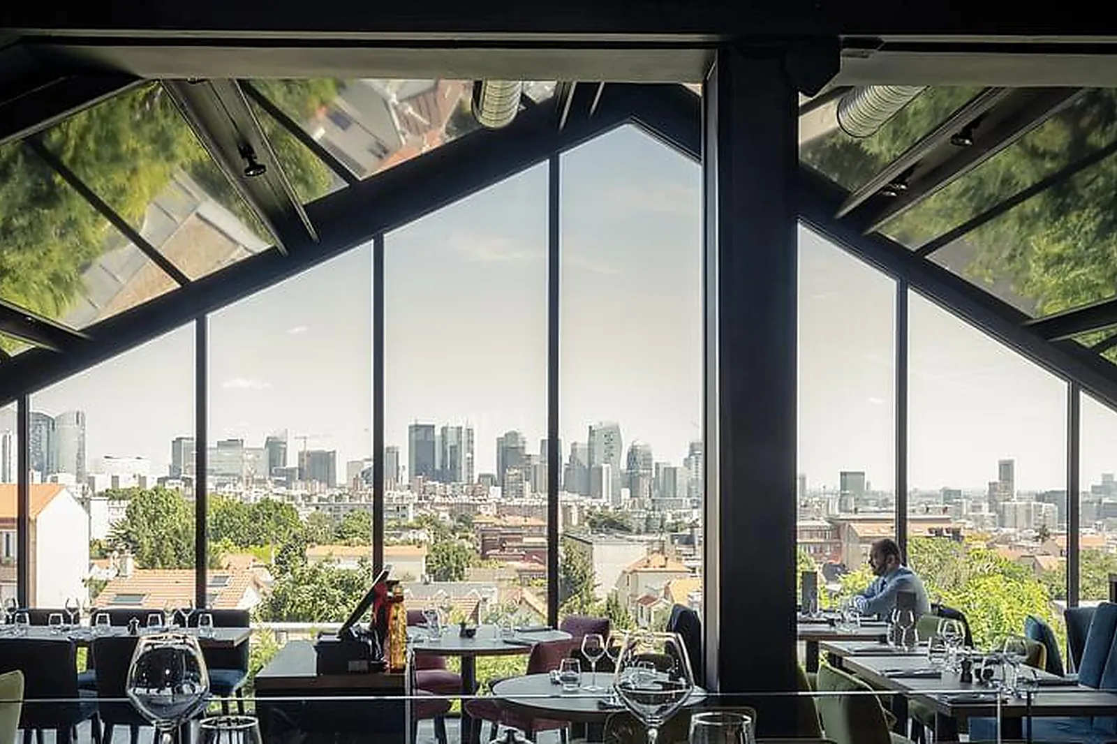 Lieux événementiels, LA HAUT