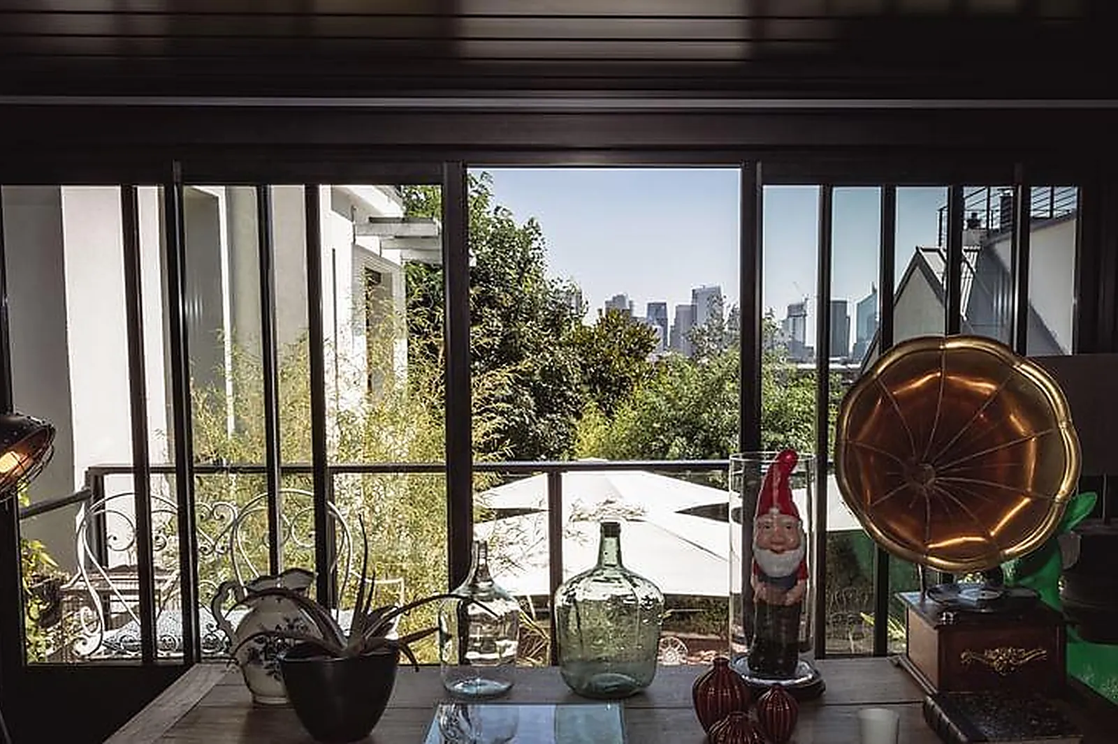 Lieux événementiels, LA HAUT