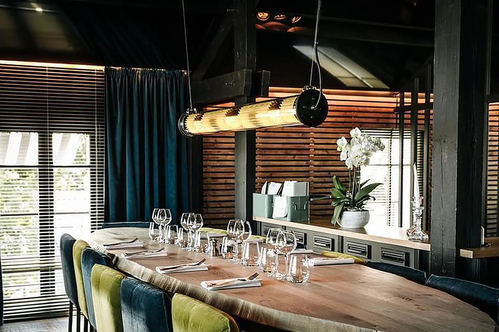 Lieux événementiels, LA HAUT