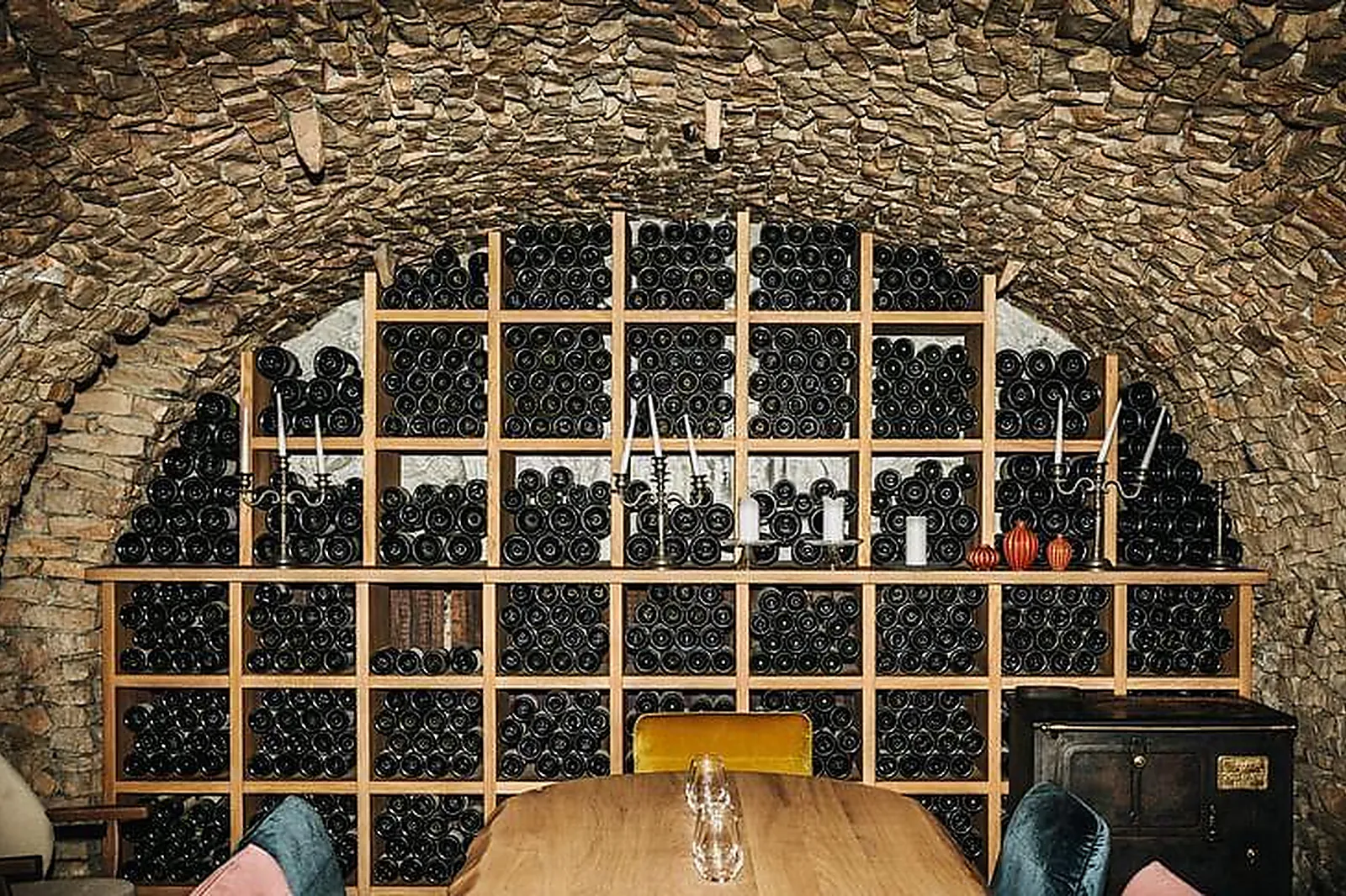 Lieux événementiels, LA HAUT