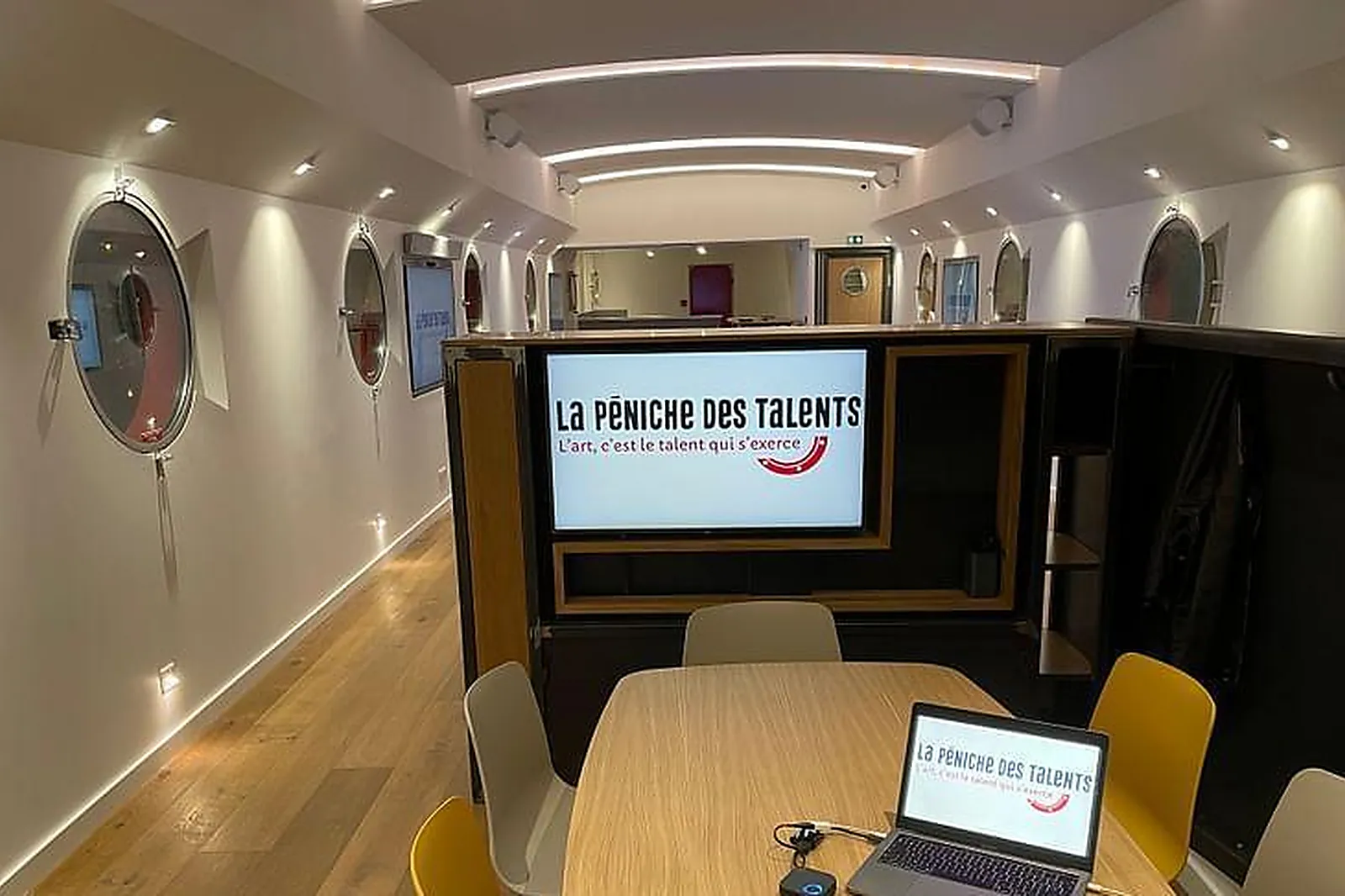 Lieux événementiels, LA PÉNICHE SAINT LOUIS