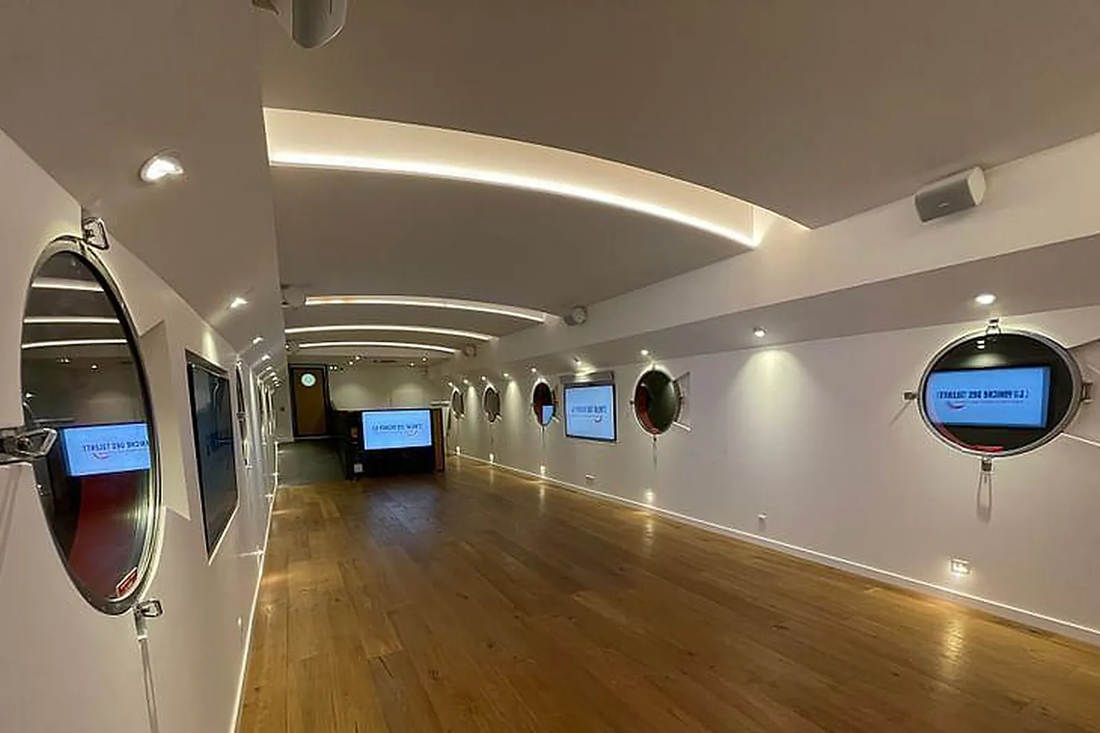 Lieux événementiels, LA PÉNICHE SAINT LOUIS