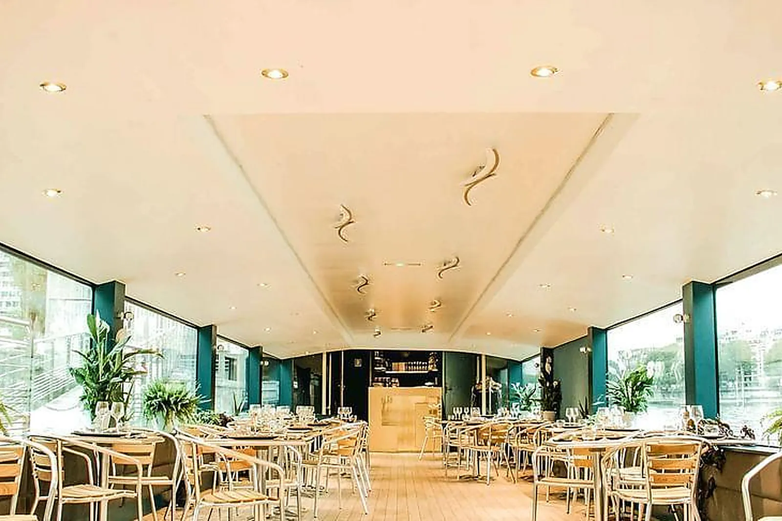 Lieux événementiels, LA PÉNICHE DE DANA