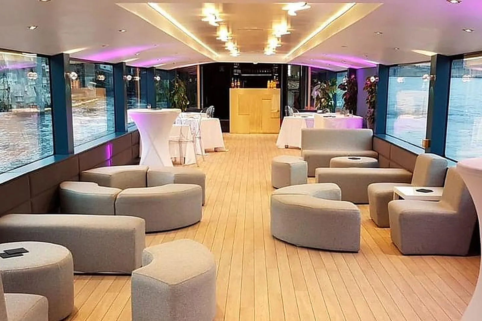 Lieux événementiels, LA PÉNICHE DE DANA