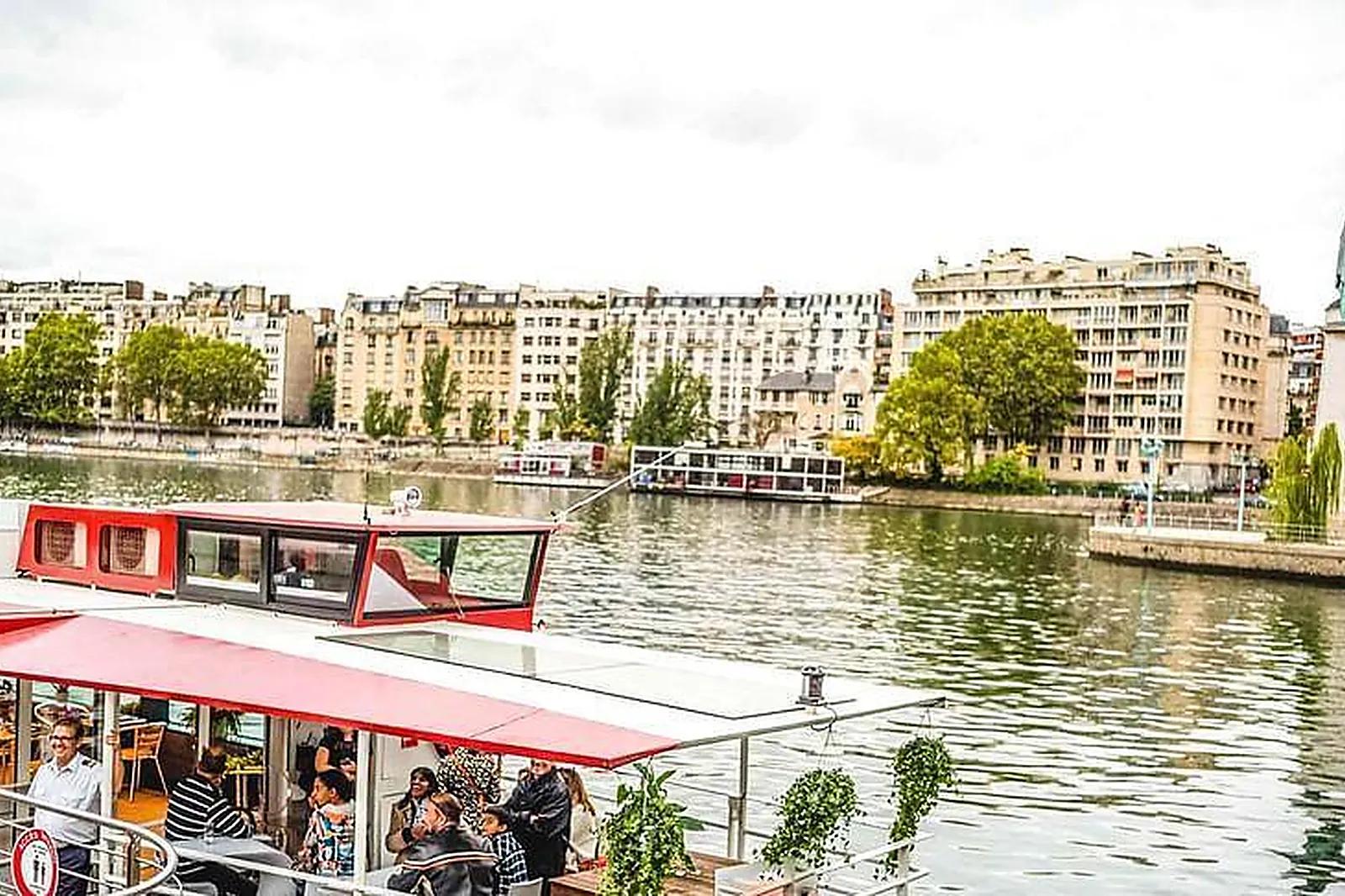 Lieux événementiels, LA PÉNICHE DE DANA