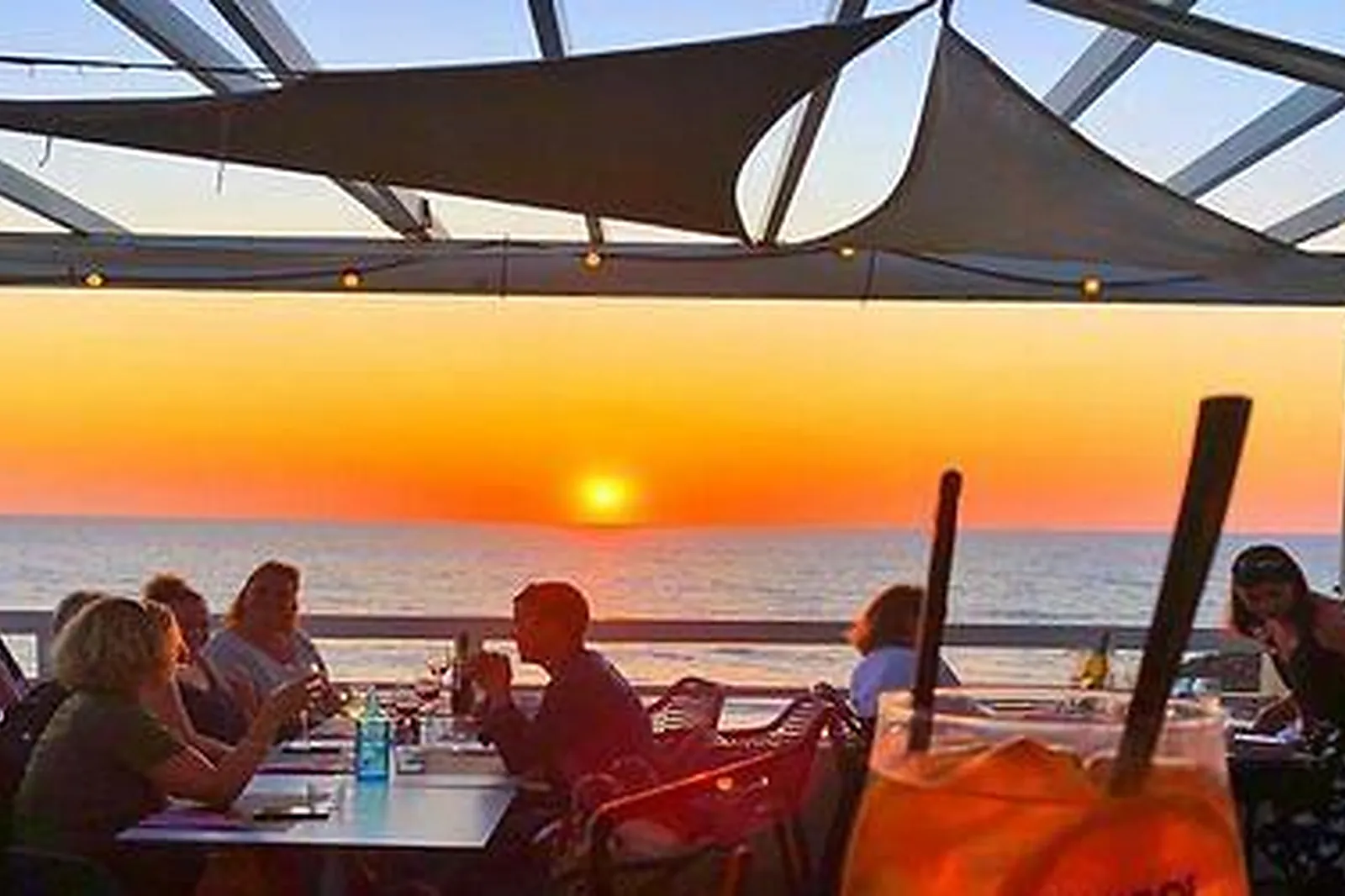 Lieux événementiels, LA VOILE ROUGE