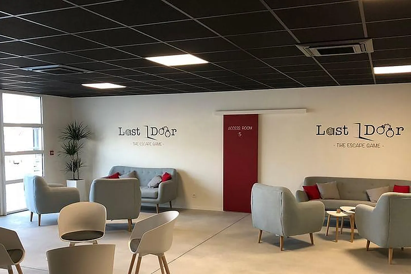 Lieux événementiels, LAST DOOR