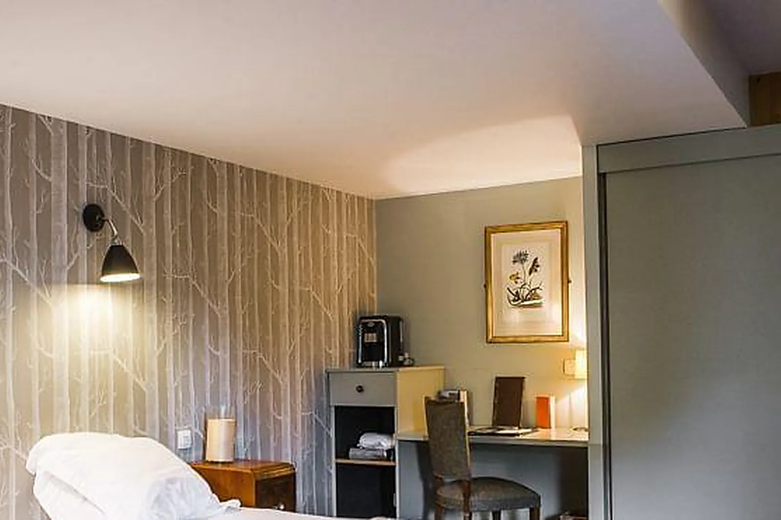 Lieux événementiels, SALLE DE CONFÉRENCE AVEC ÉCRAN