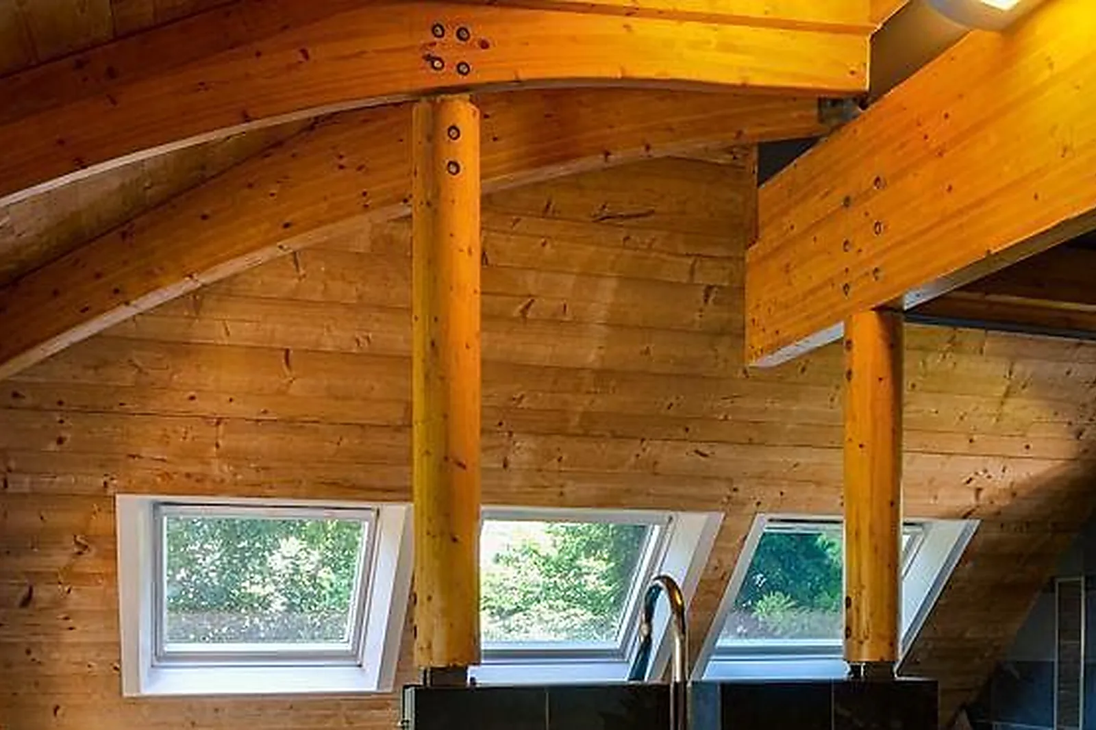 Lieux événementiels, SALLE DE CONFÉRENCE AVEC ÉCRAN