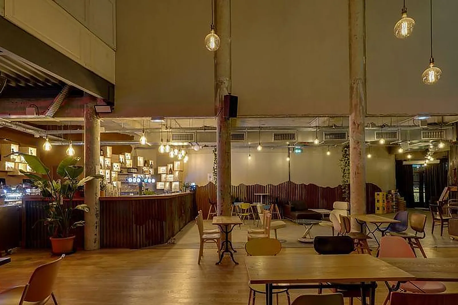 Lieux événementiels, LE 211