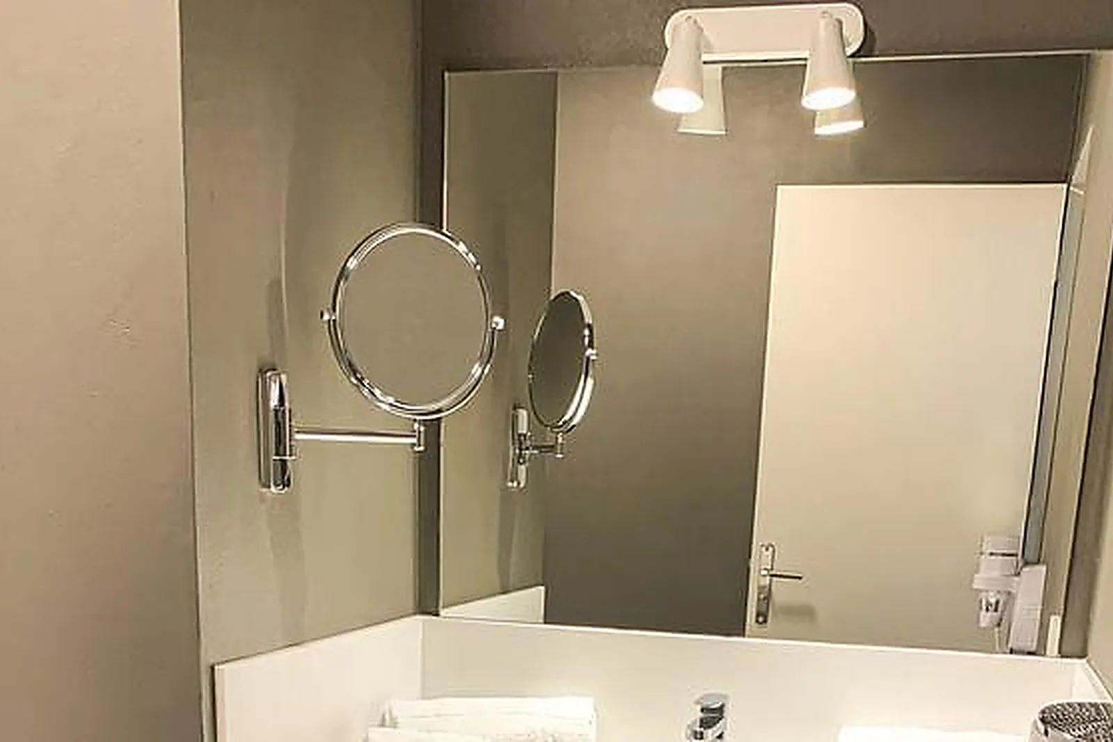 Lieux événementiels, LE BOIS D'IMBERT****