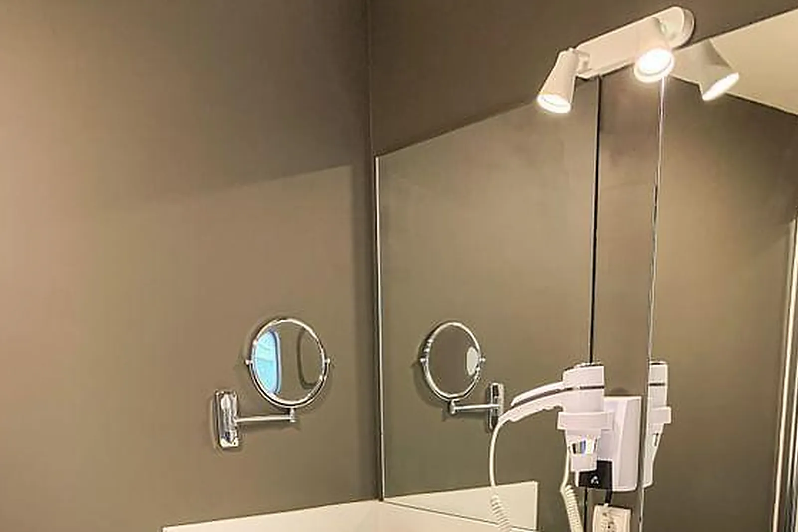 Lieux événementiels, LE BOIS D'IMBERT****