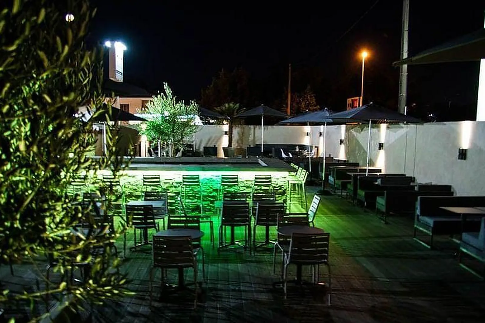 Lieux événementiels, LE BOUCHE À OREILLES