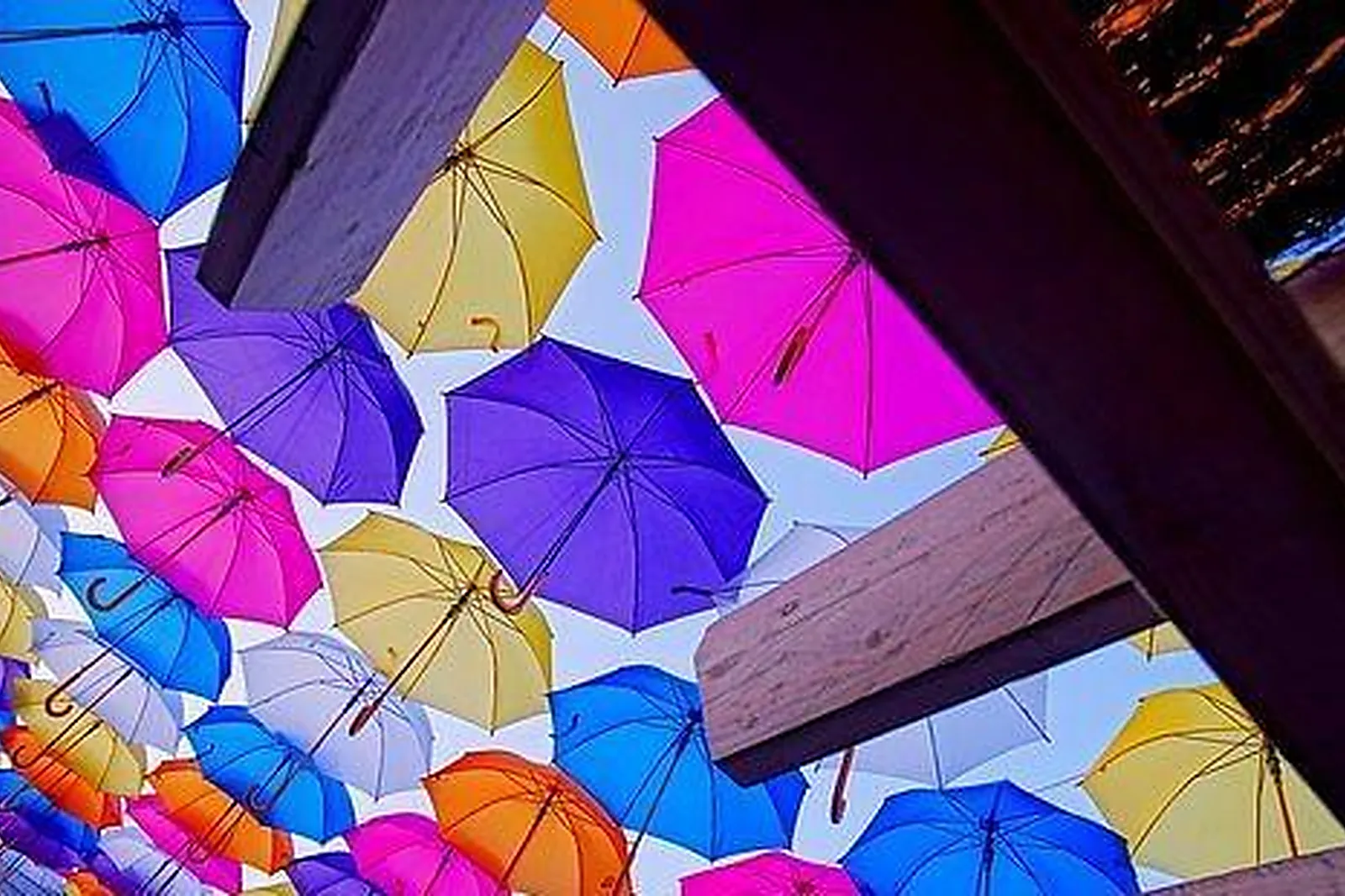 Lieux événementiels, LE BOUCHE À OREILLES