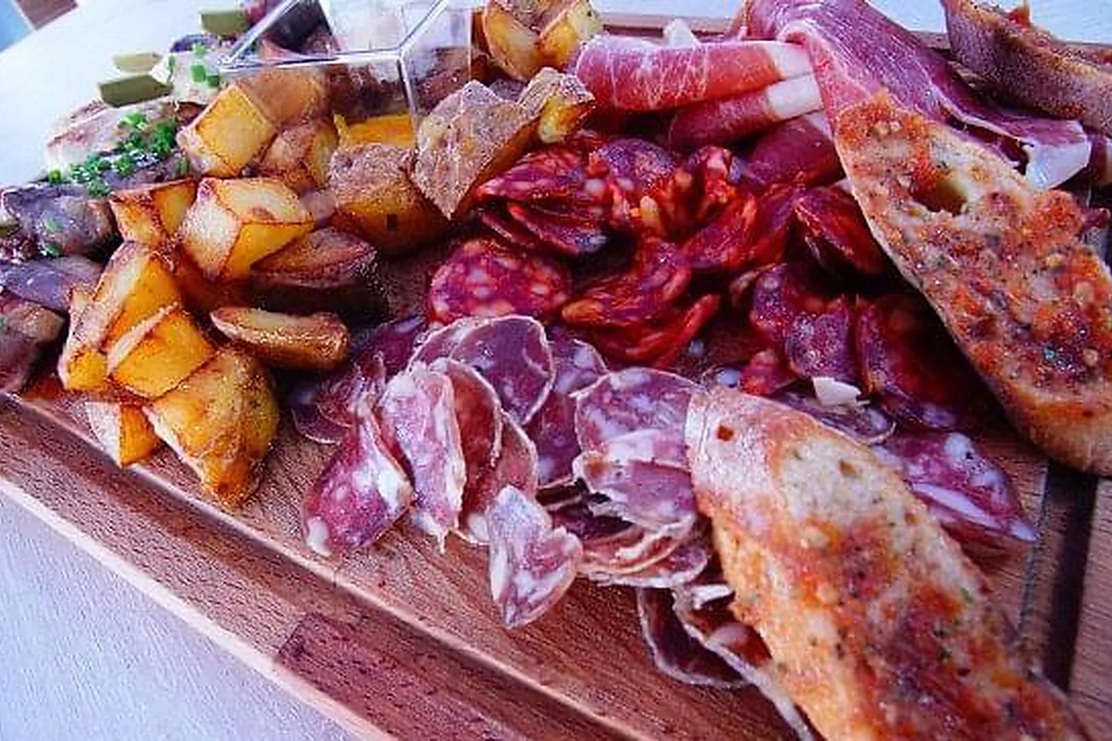 Lieux événementiels, LE BOUCHE À OREILLES