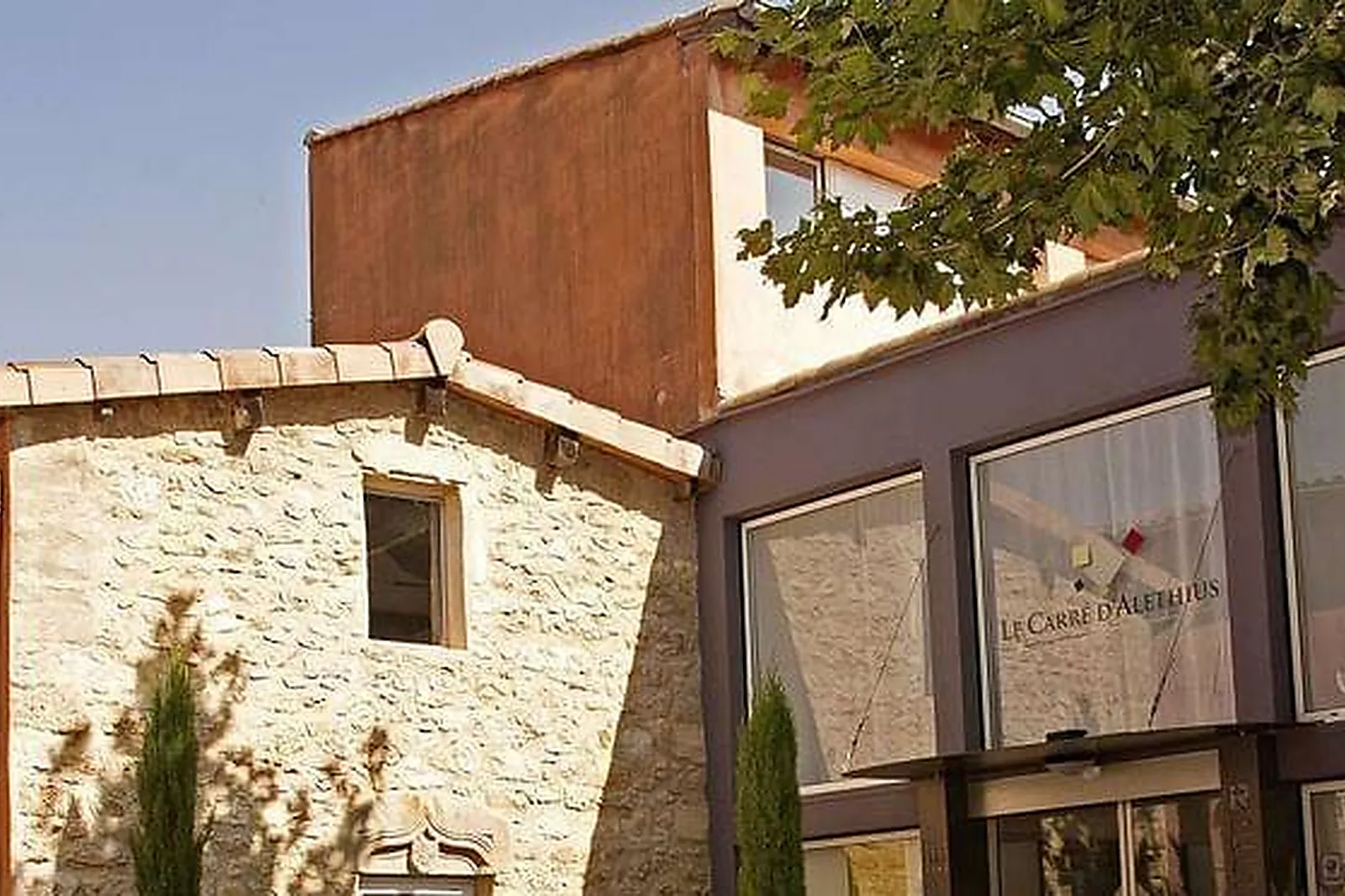 Lieux événementiels, LE CARRÉ D'ALETHIUS ***