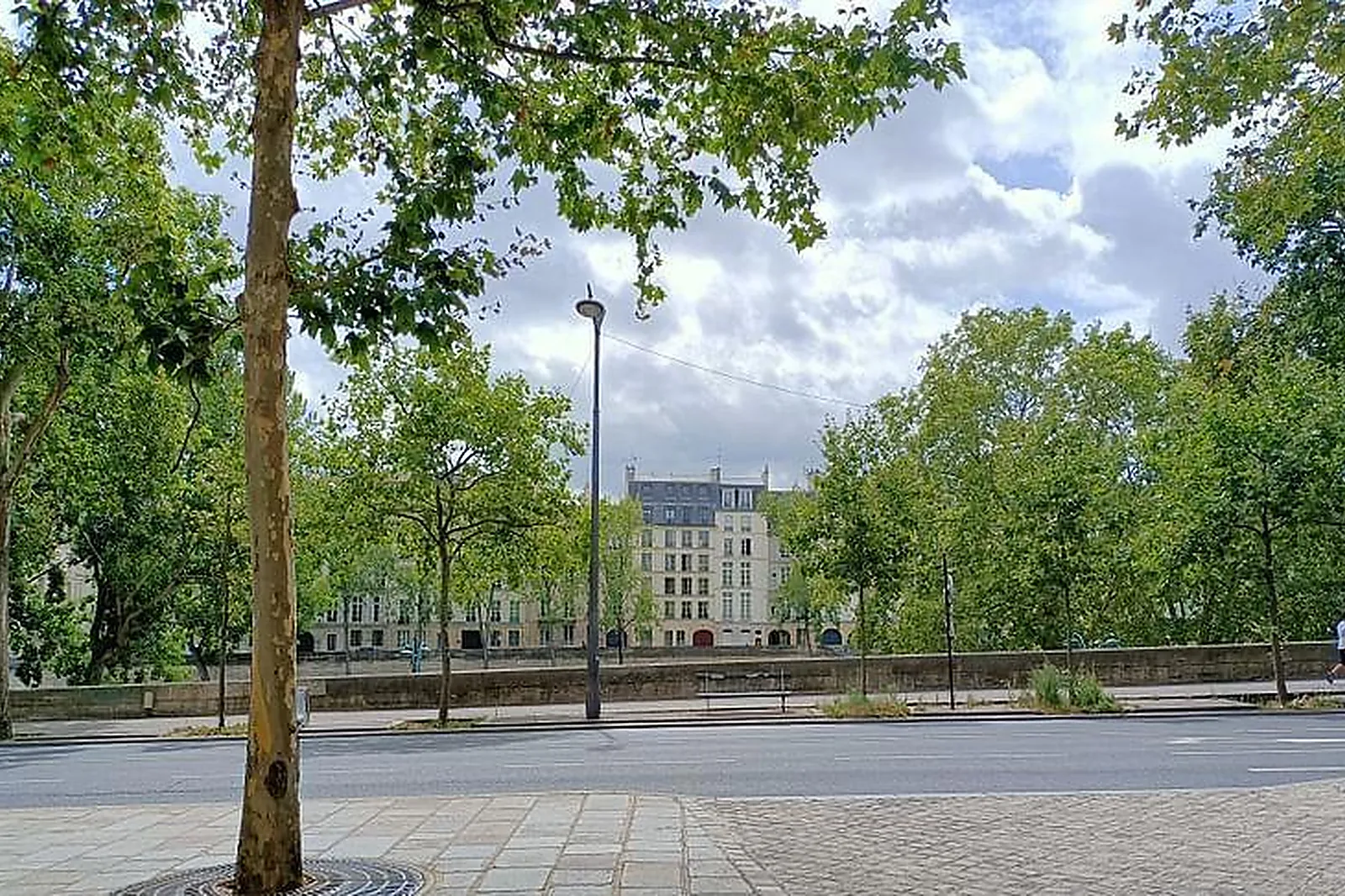 Lieux événementiels, LE CERISIER