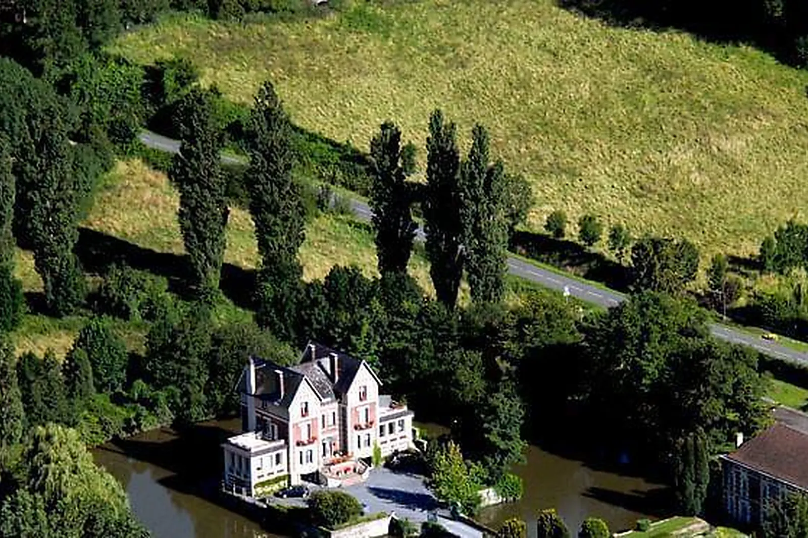 Lieux événementiels, LE CHATEAU DE QUESMY