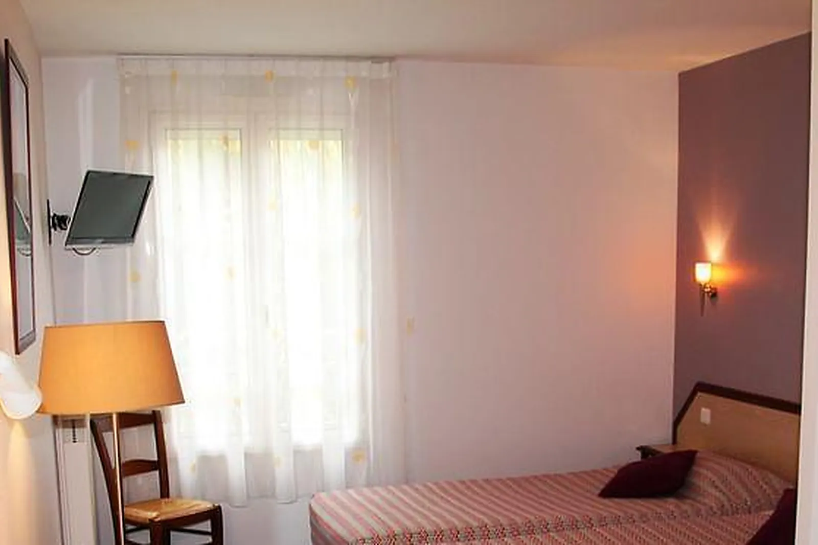 Lieux événementiels, LE CHEVAL BLANC & CLOVIS***