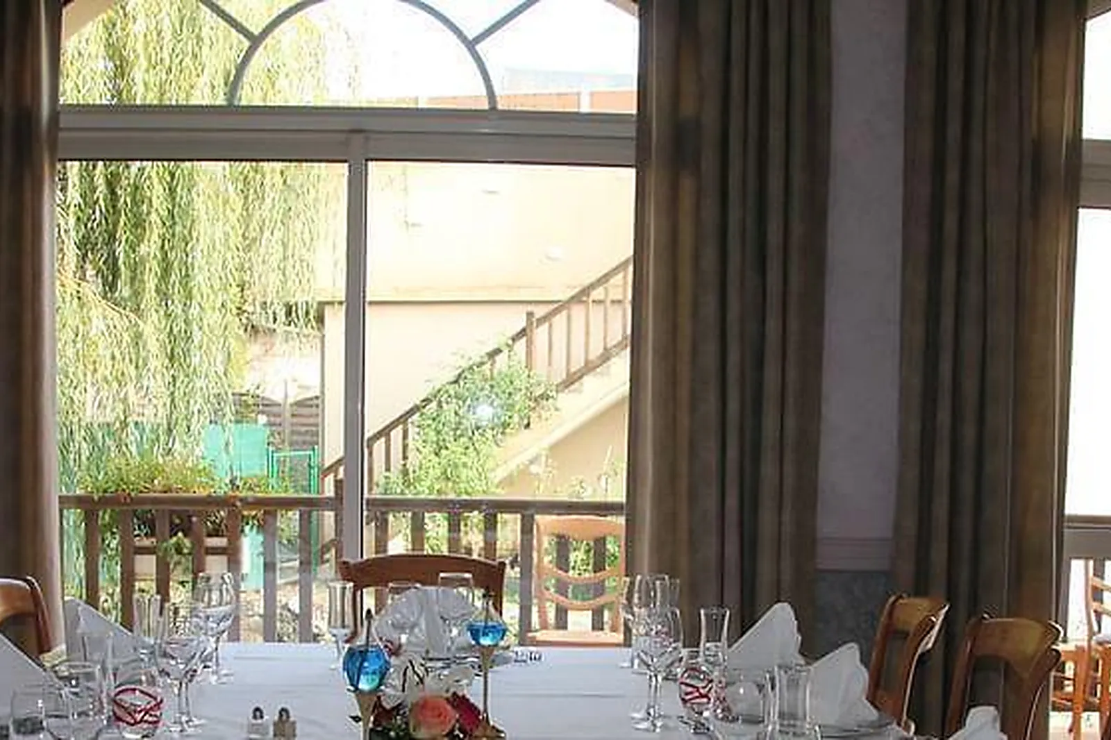 Lieux événementiels, LE CHEVAL BLANC & CLOVIS***