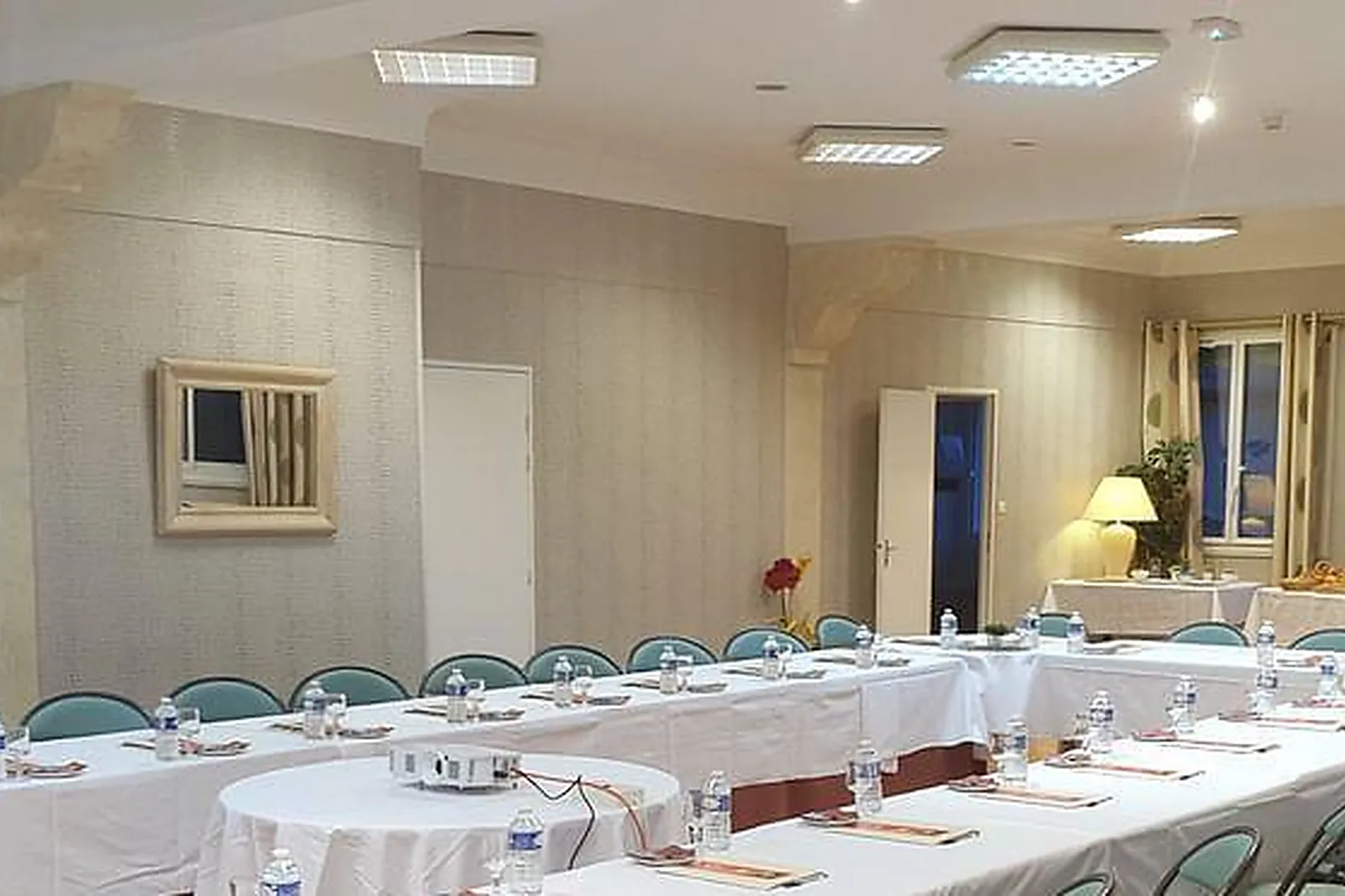 Lieux événementiels, LE CHEVAL BLANC & CLOVIS***