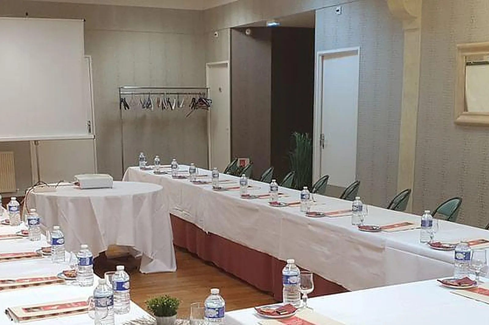 Lieux événementiels, LE CHEVAL BLANC & CLOVIS***