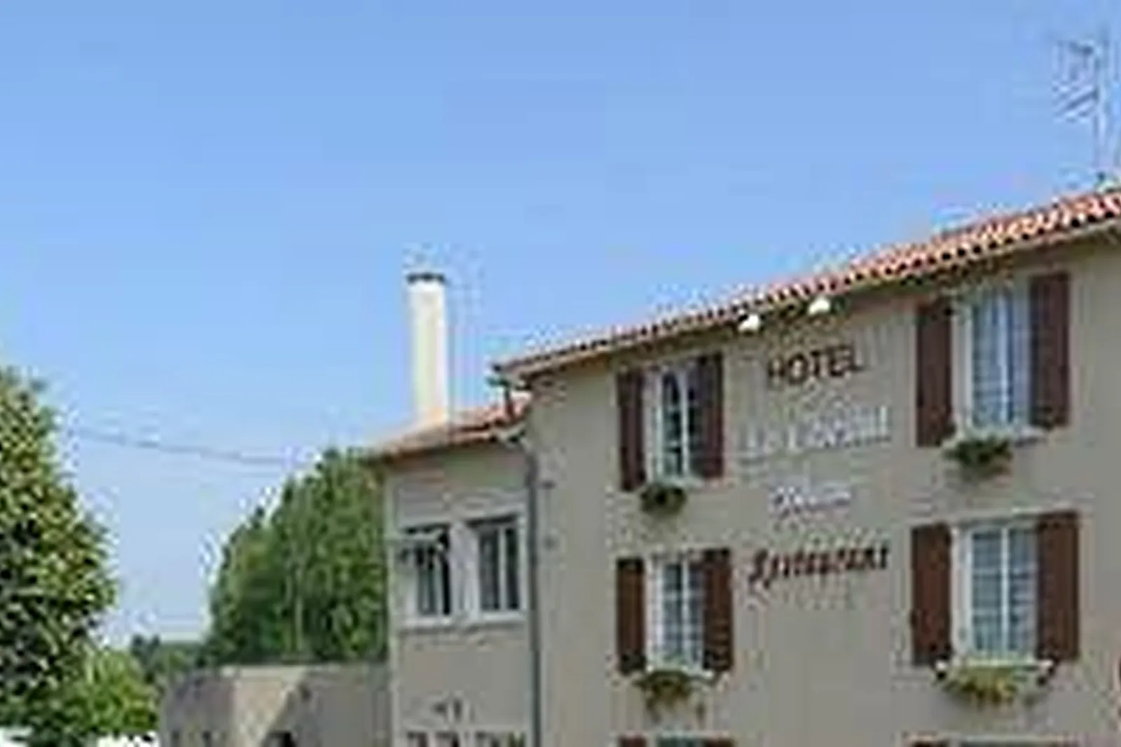 Lieux événementiels, LE CHEVAL BLANC & CLOVIS***