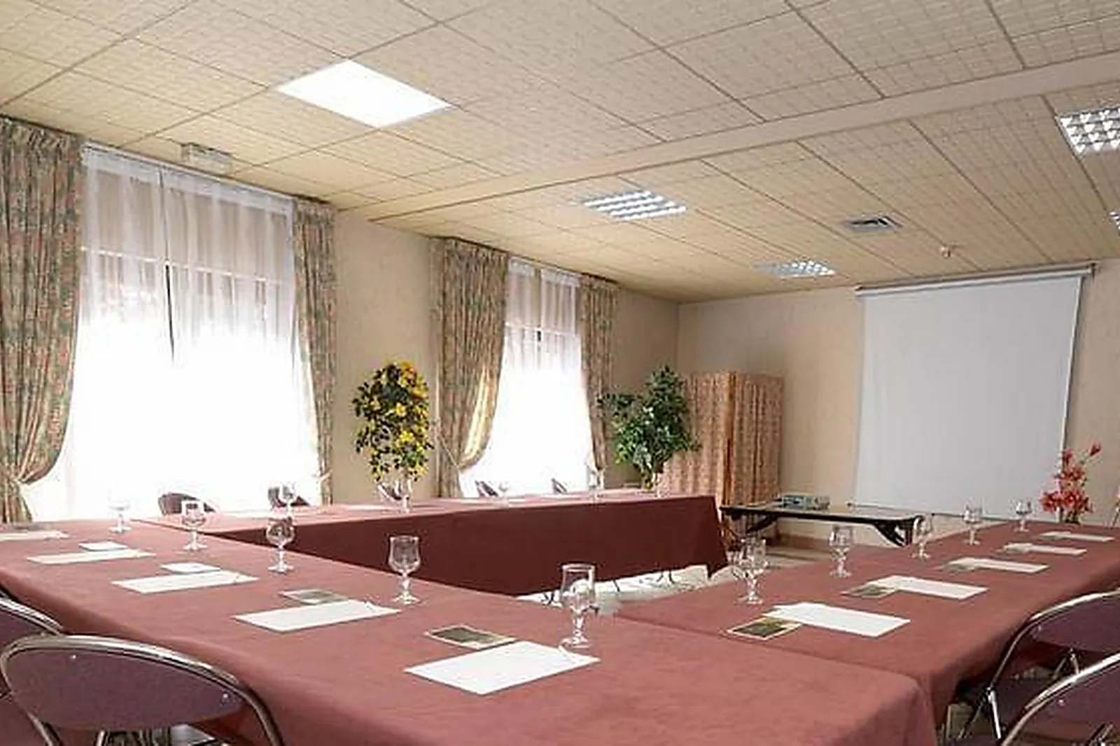 Lieux événementiels, LE CHEVAL BLANC & CLOVIS***