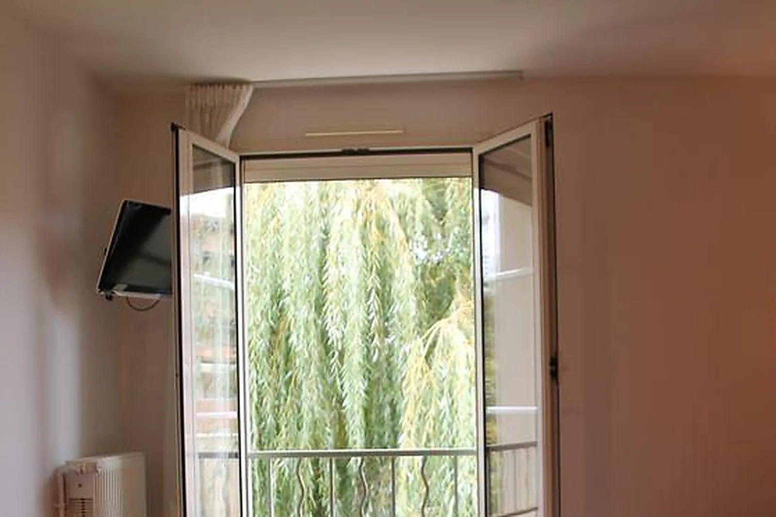 Lieux événementiels, LE CHEVAL BLANC & CLOVIS***