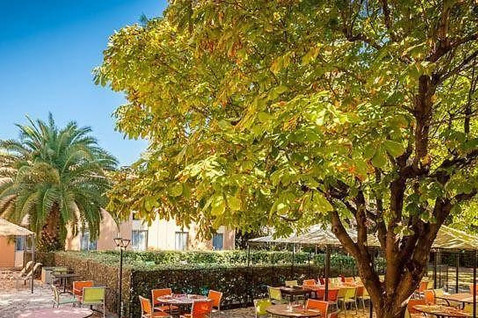 Lieux événementiels, LE CLOS DE L'AUBE ROUGE ***