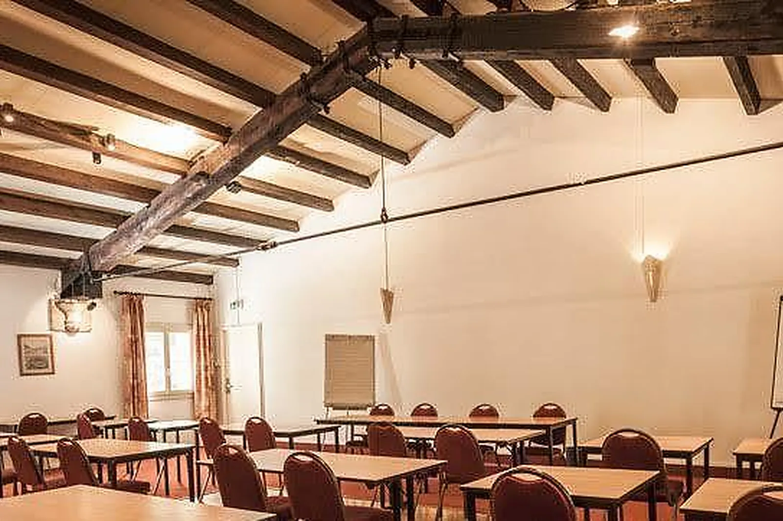 Lieux événementiels, LE CLOS DE L'AUBE ROUGE ***