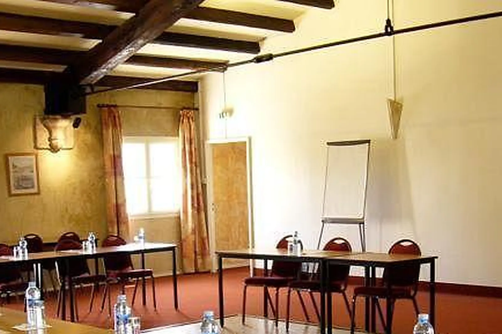 Lieux événementiels, LE CLOS DE L'AUBE ROUGE ***