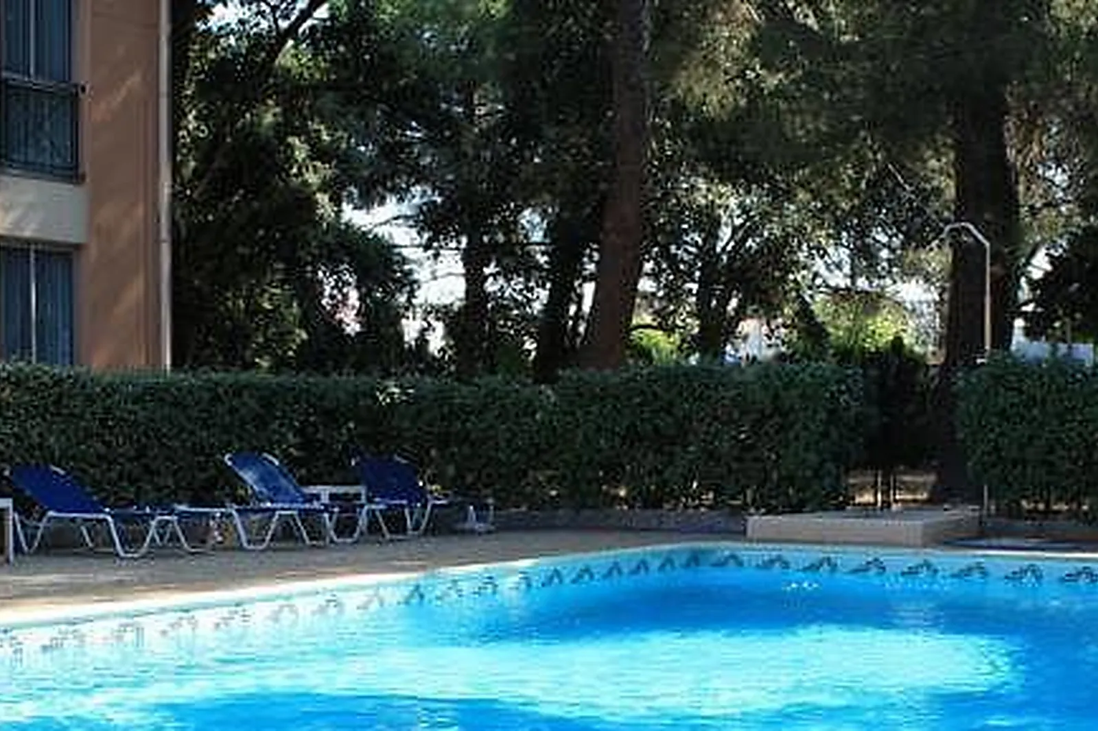 Lieux événementiels, LE CLOS DE L'AUBE ROUGE ***