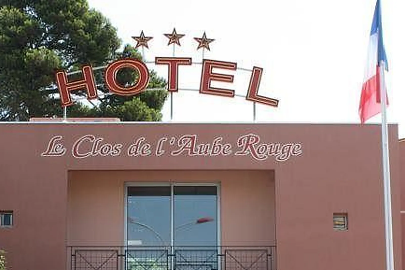 Lieux événementiels, LE CLOS DE L'AUBE ROUGE ***