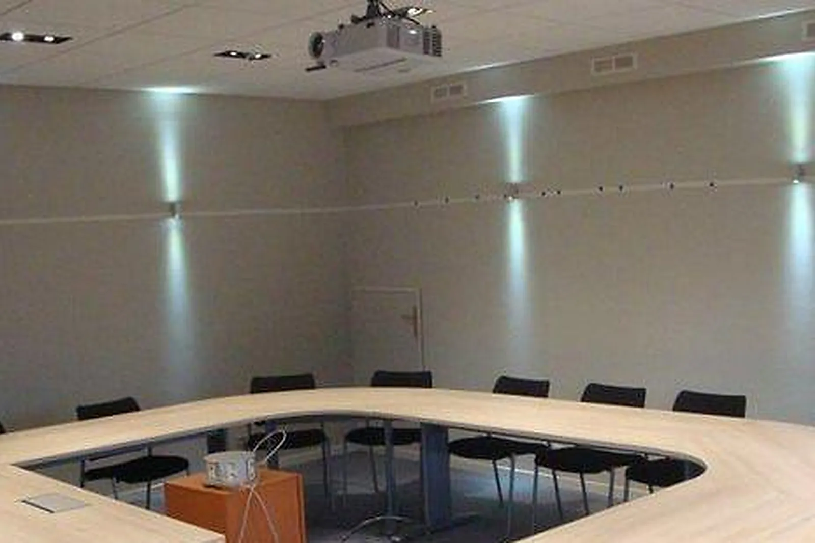 Lieux événementiels, SALLE DE RÉUNION À BEZANNES DELTA