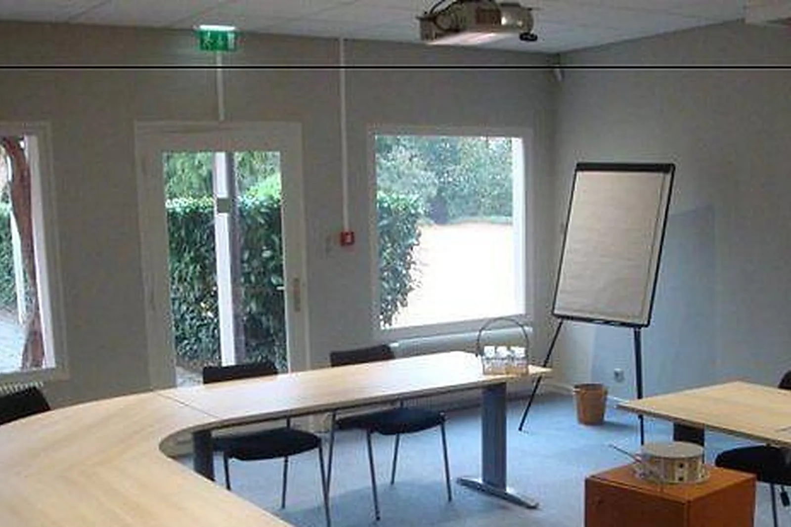 Lieux événementiels, SALLE DE RÉUNION À BEZANNES DELTA