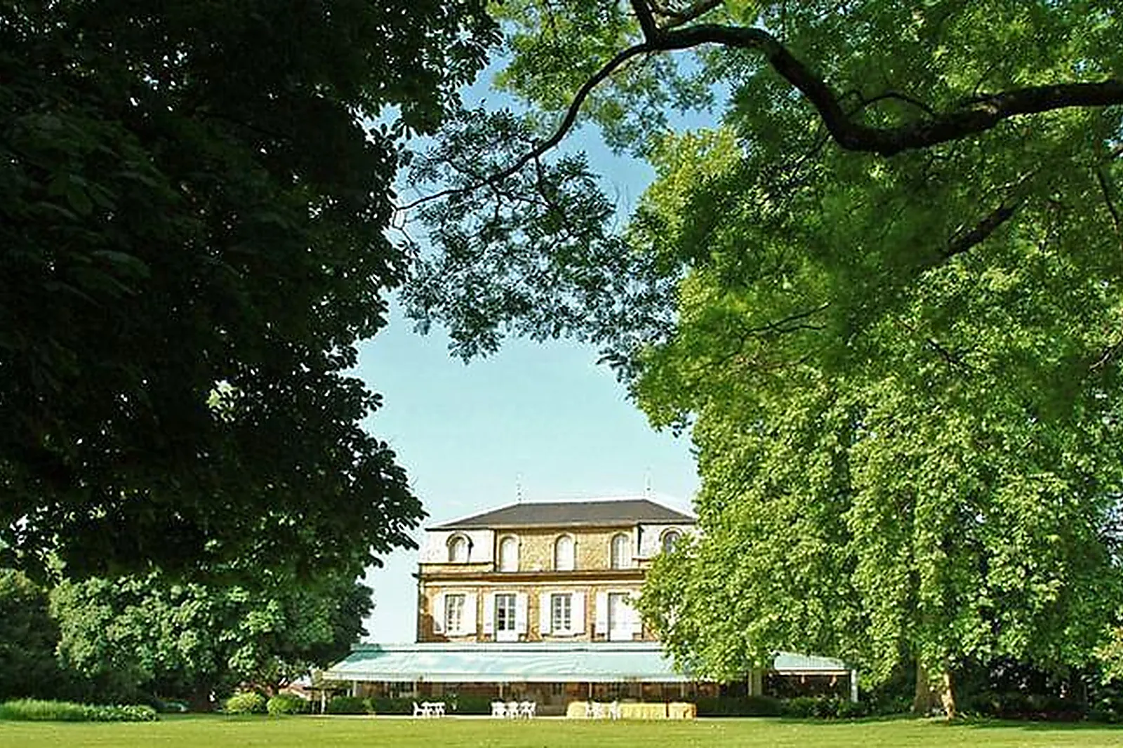 Lieux événementiels, SALLE DE RÉUNION À BEZANNES DELTA