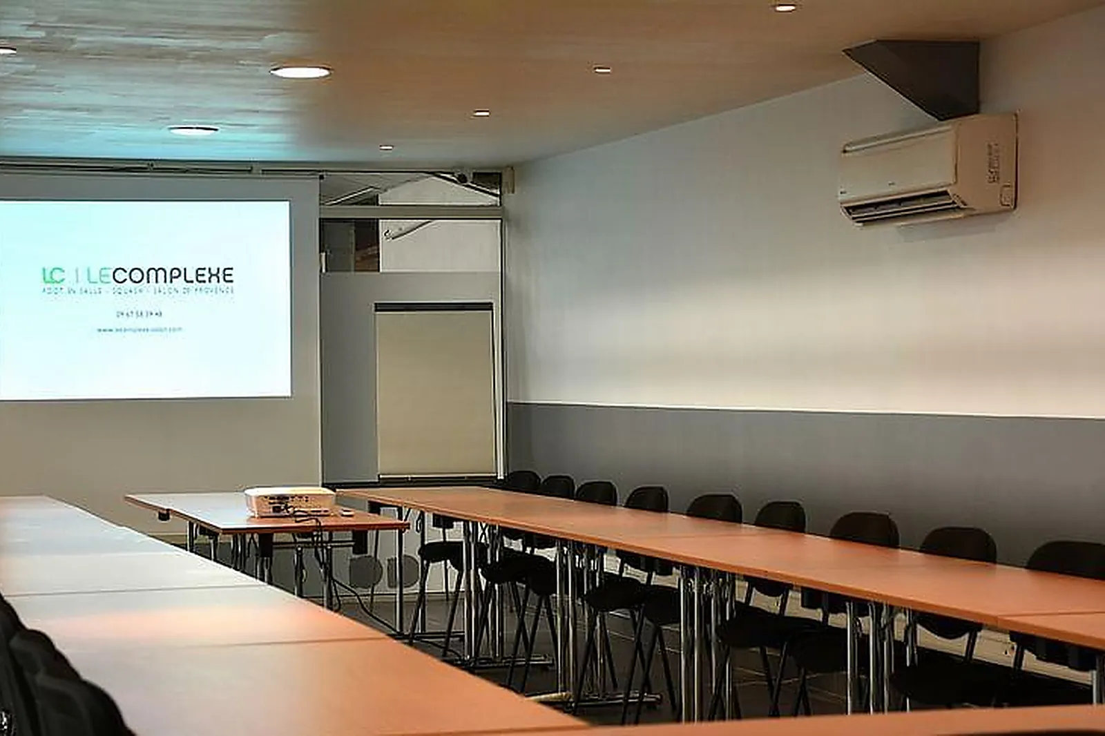 Lieux événementiels, LE COMPLEXE SALON DE PROVENCE