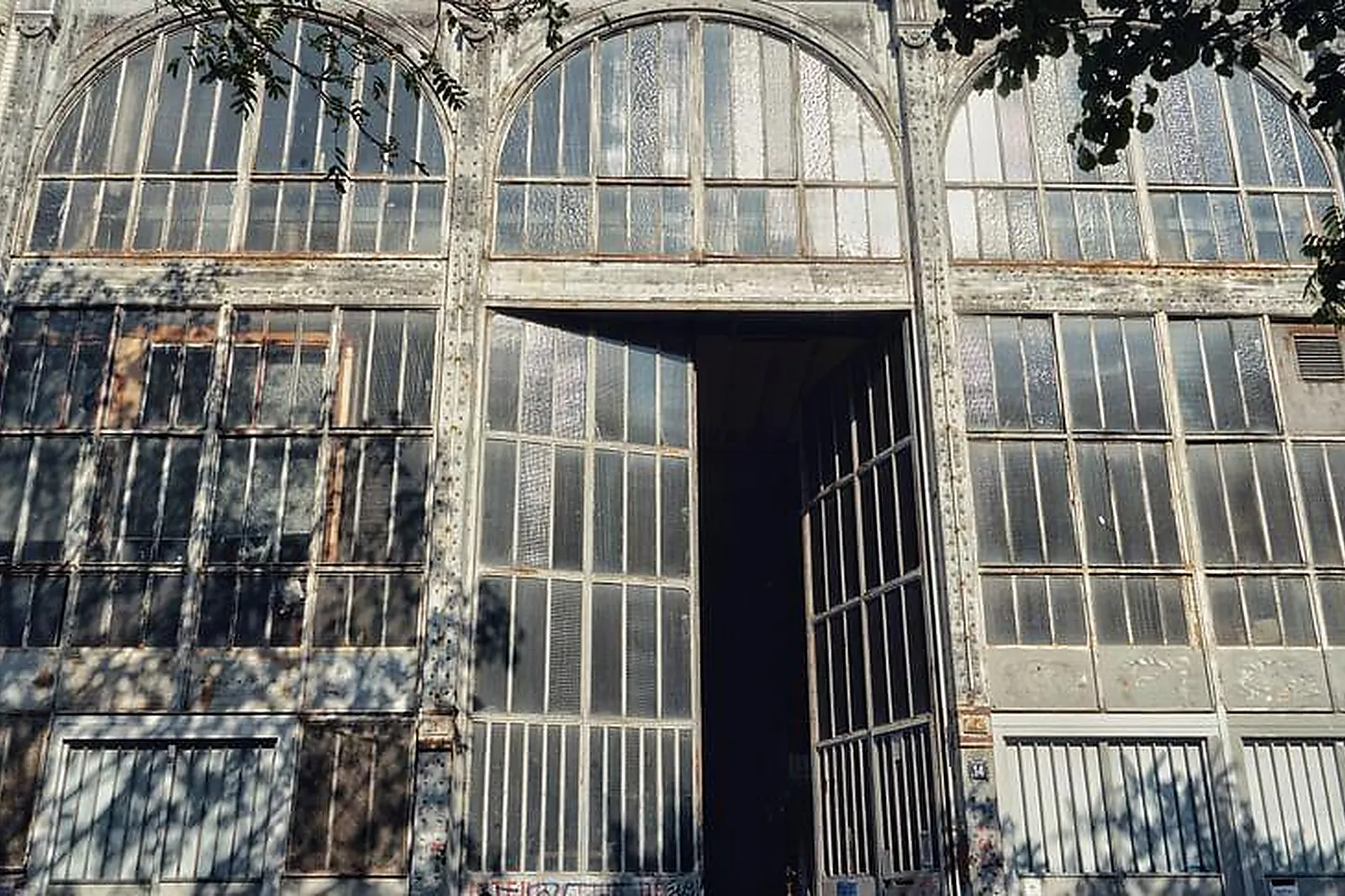 Lieux événementiels, LE CONSULAT