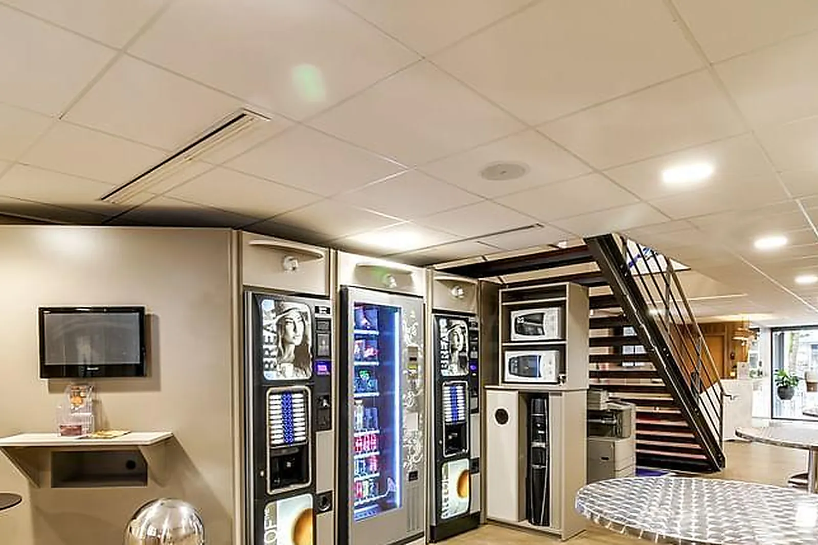 Lieux événementiels, LE DEUX CENT CINQUANTE TROIS