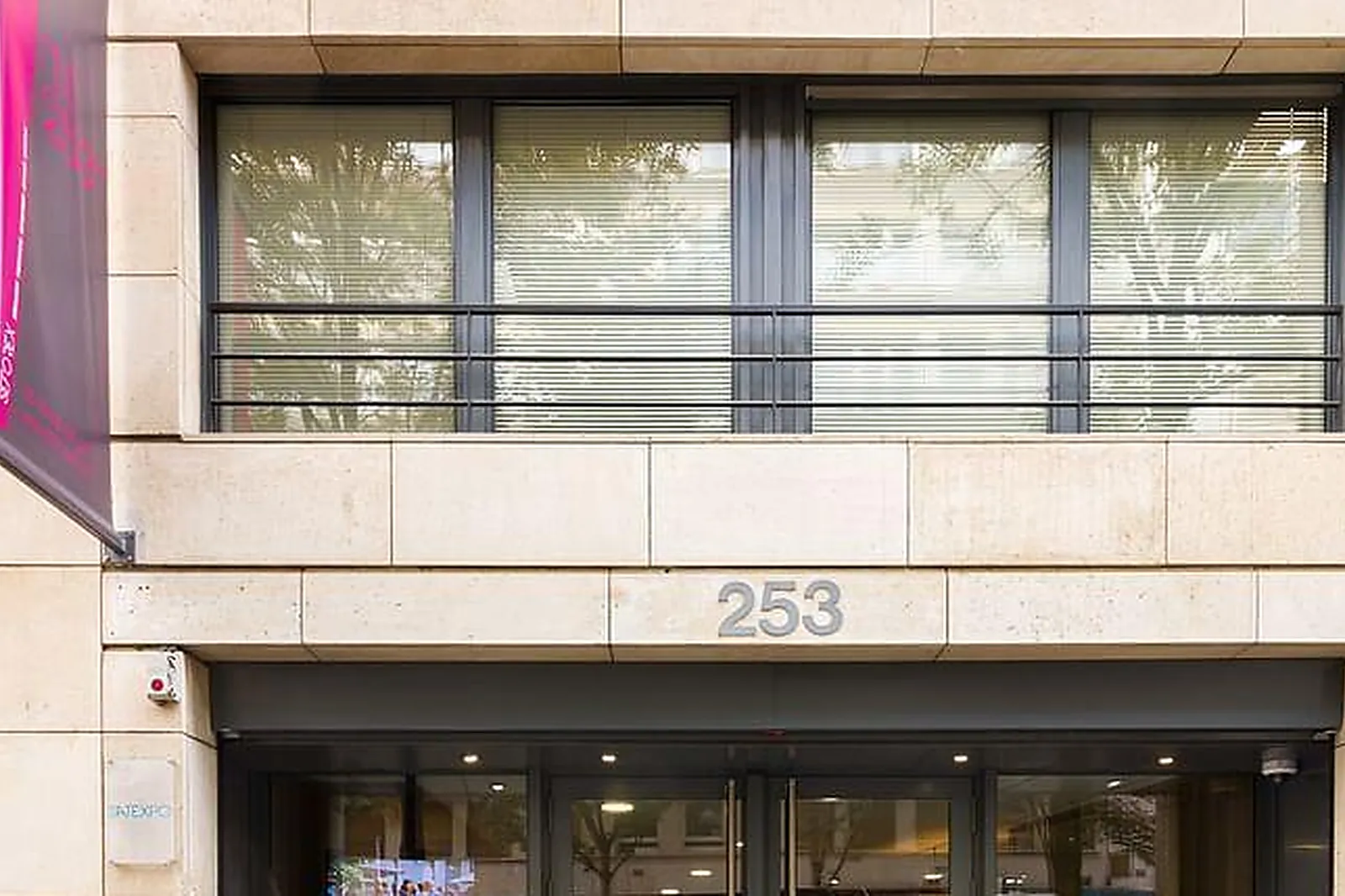 Lieux événementiels, LE DEUX CENT CINQUANTE TROIS