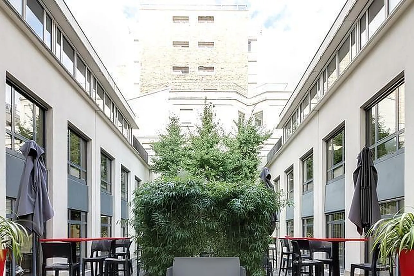 Lieux événementiels, LE DEUX CENT CINQUANTE TROIS