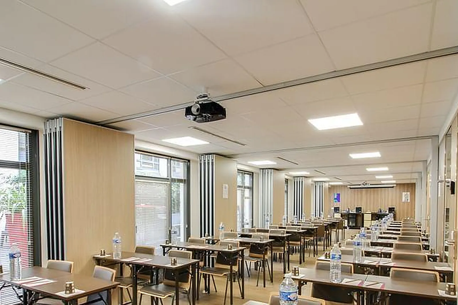 Lieux événementiels, LE DEUX CENT CINQUANTE TROIS