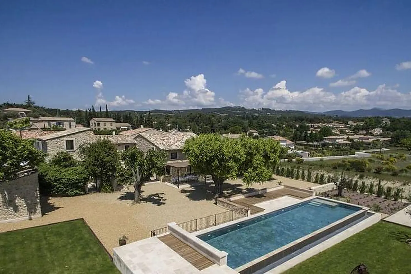 Lieux événementiels, LE DOMAINE SAINT QUENIN *****