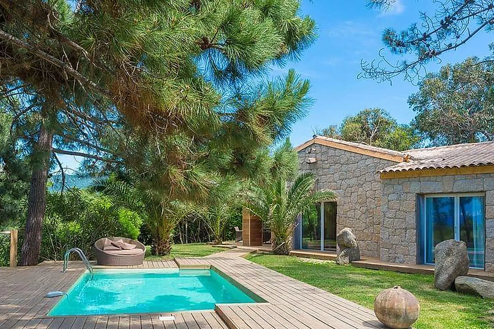 Lieux événementiels, LE DOMAINE DE LAGNONU