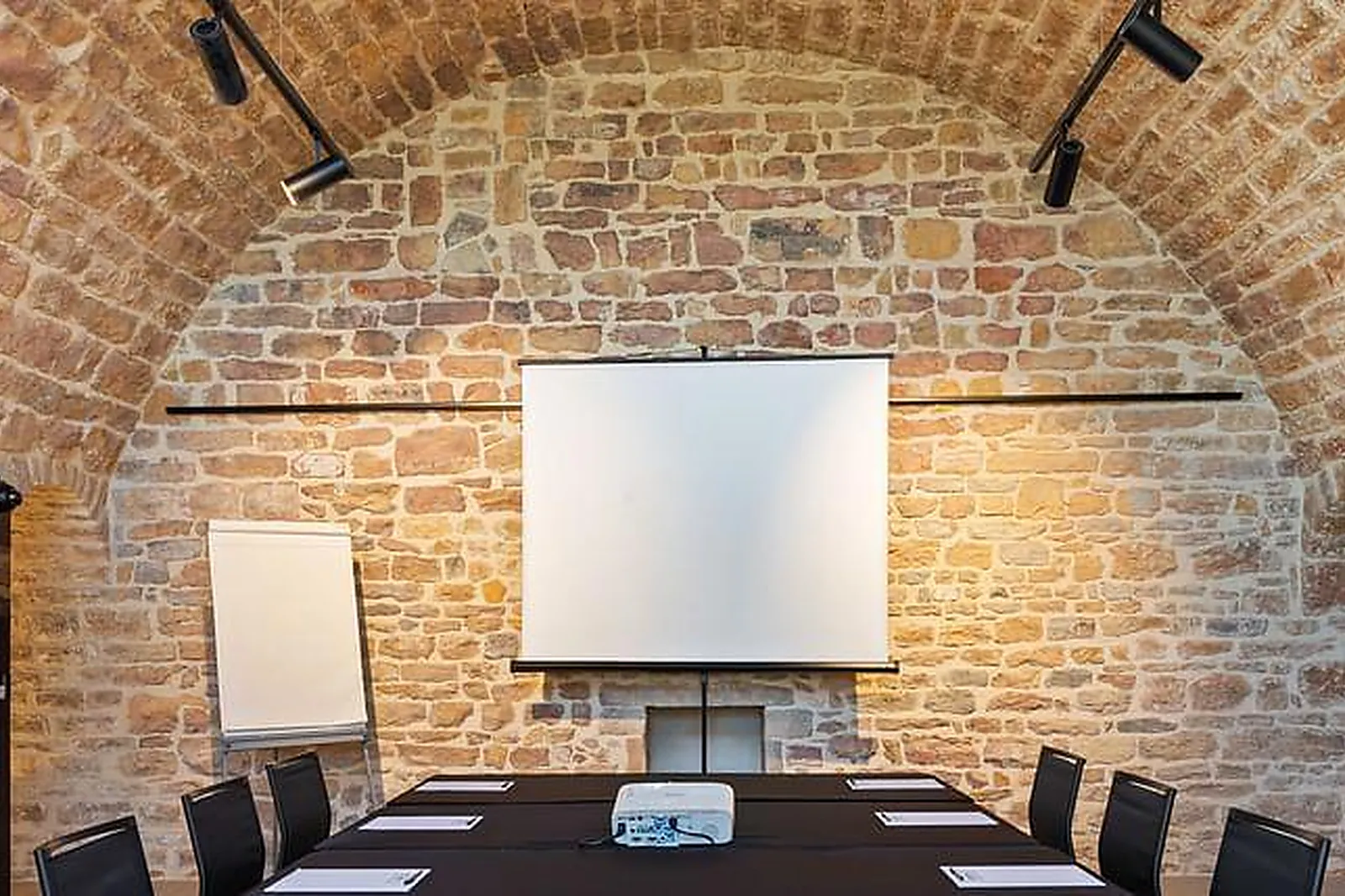 Lieux événementiels, SALLE DE REUNION - ESPACE TROIS TIERS